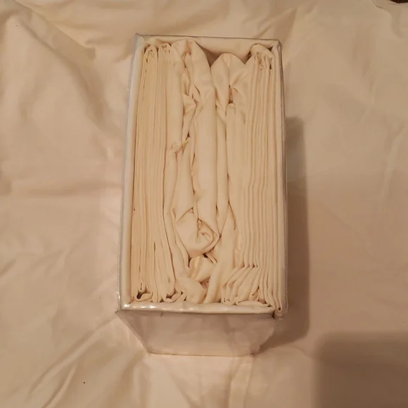 NWOT 500 threadcount King sheet bedset. - Picture 3 of 3